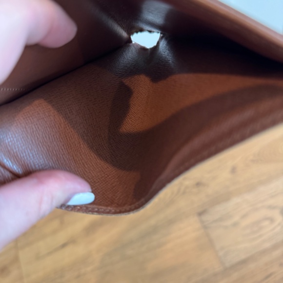 LOUIS VUITTON VIENNOIS MONOGRAM WALLET - Picture 8 of 15